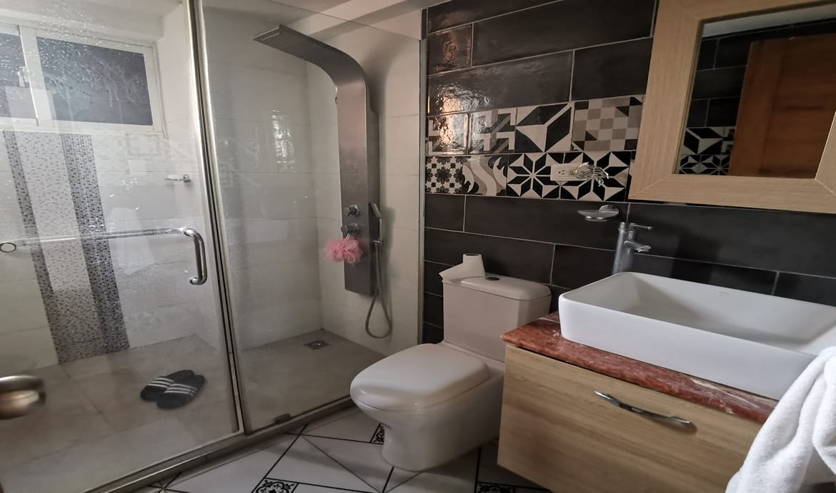 APARTAMENTO 4TO PISO CON VISTA AL MAR