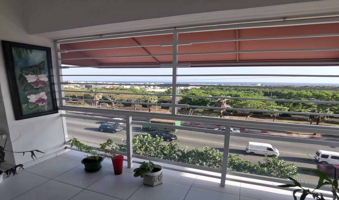 APARTAMENTO 4TO PISO CON VISTA AL MAR
