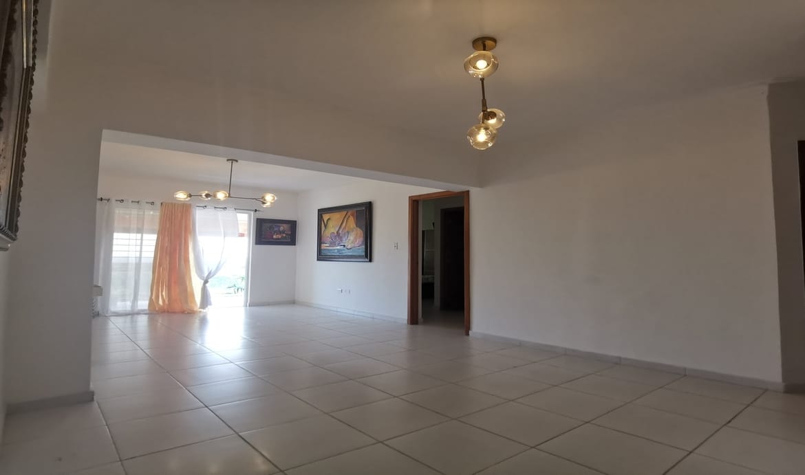 APARTAMENTO 4TO PISO CON VISTA AL MAR