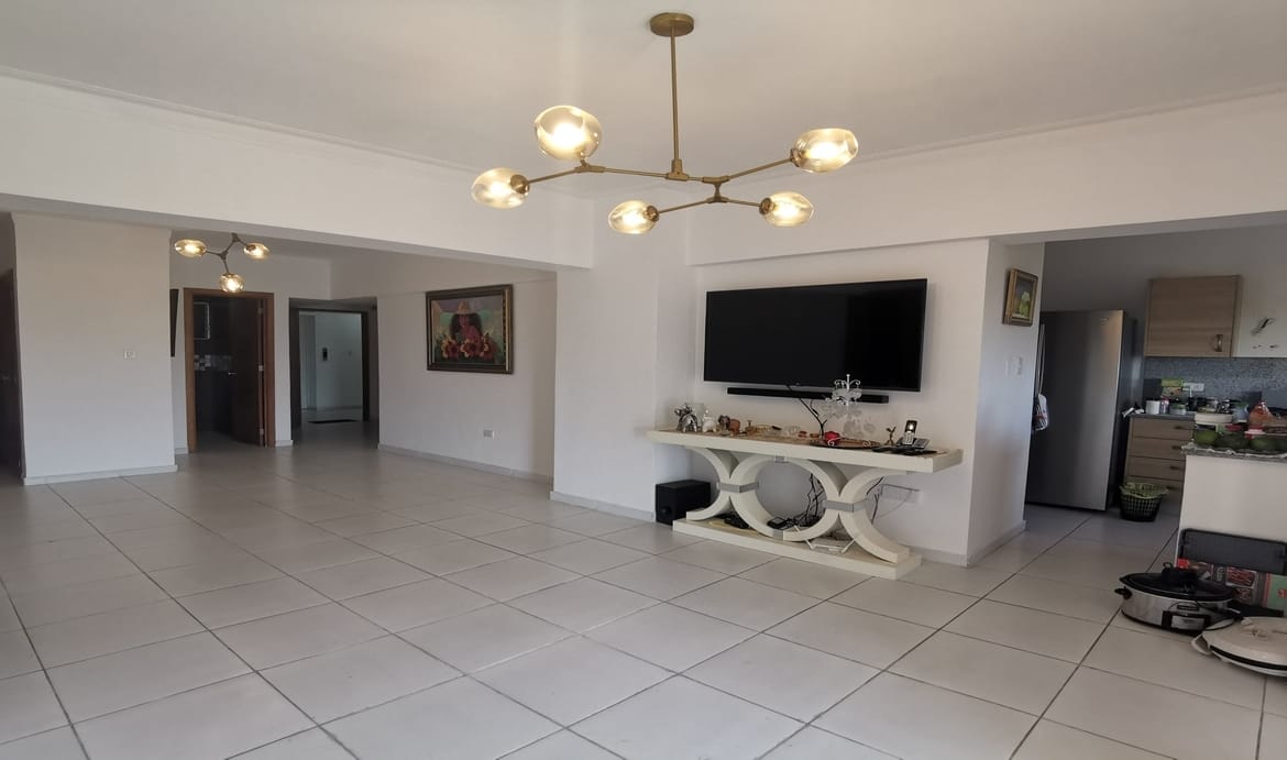 APARTAMENTO 4TO PISO CON VISTA AL MAR