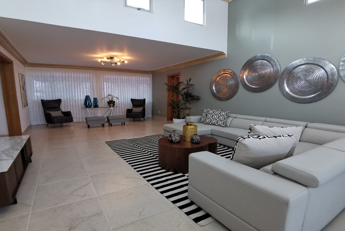 Mansión Nueva En Residencial Cerrado Santo Domingo Oeste
