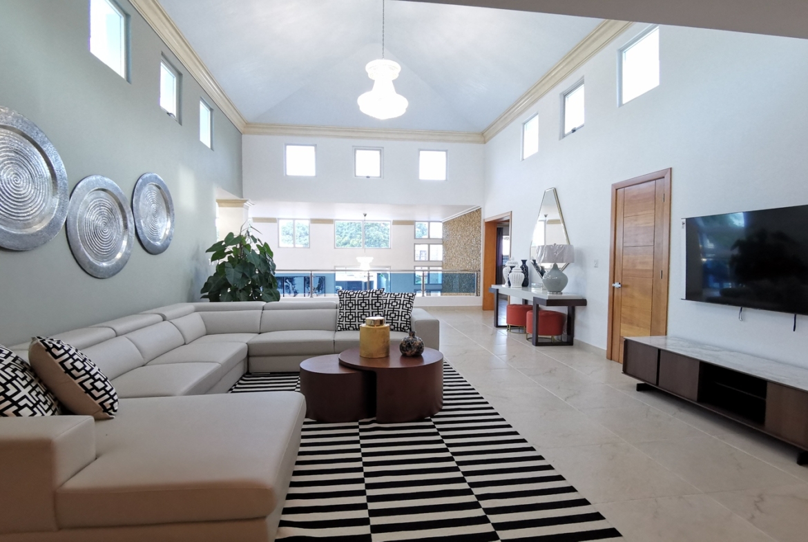 Mansión Nueva En Residencial Cerrado Santo Domingo Oeste
