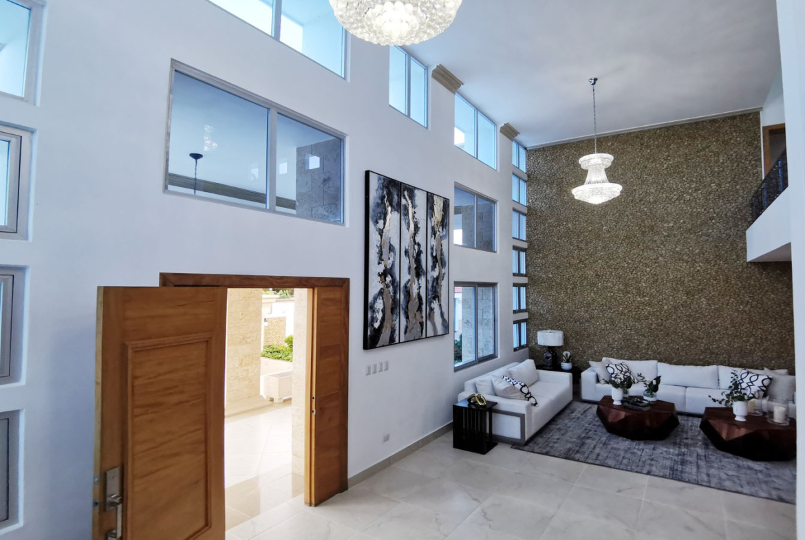 Mansión Nueva En Residencial Cerrado Santo Domingo Oeste