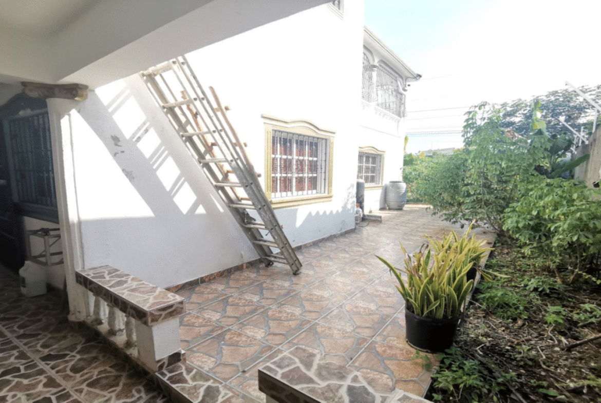 Casa con el patio más grande de Prado Oriental en Santo Domingo Este