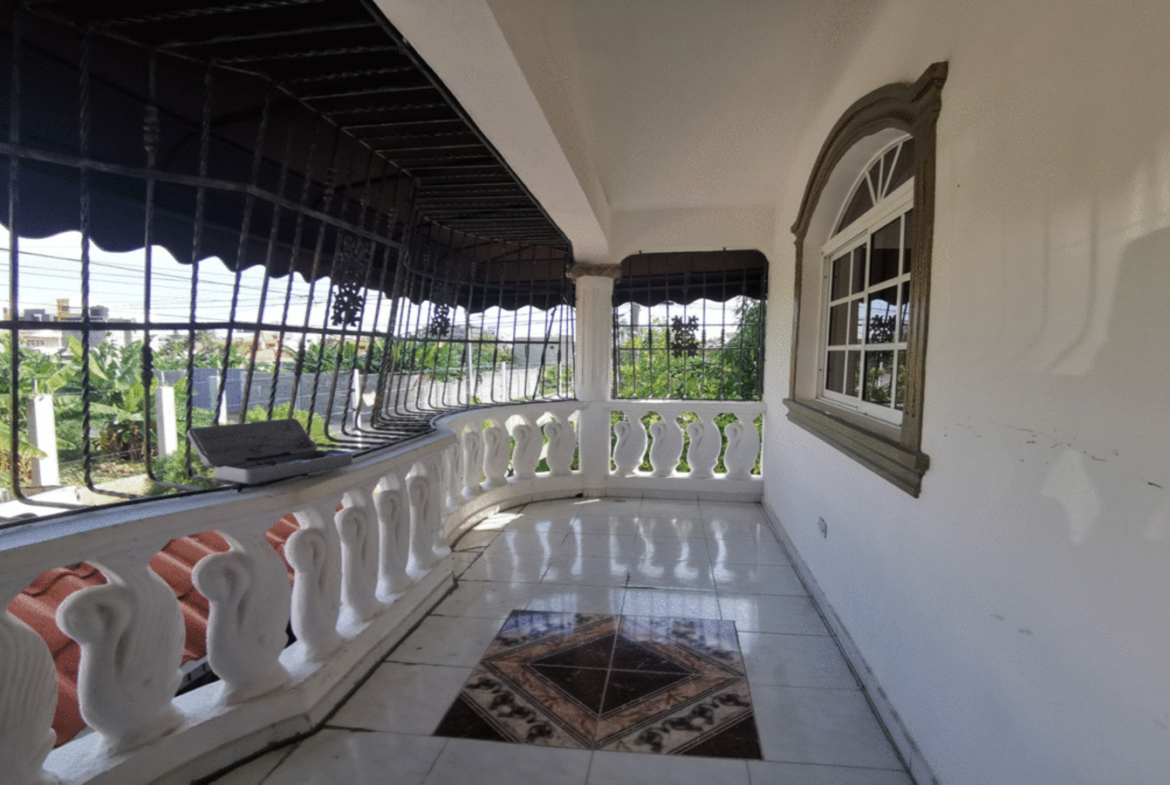 Casa con el patio más grande de Prado Oriental en Santo Domingo Este