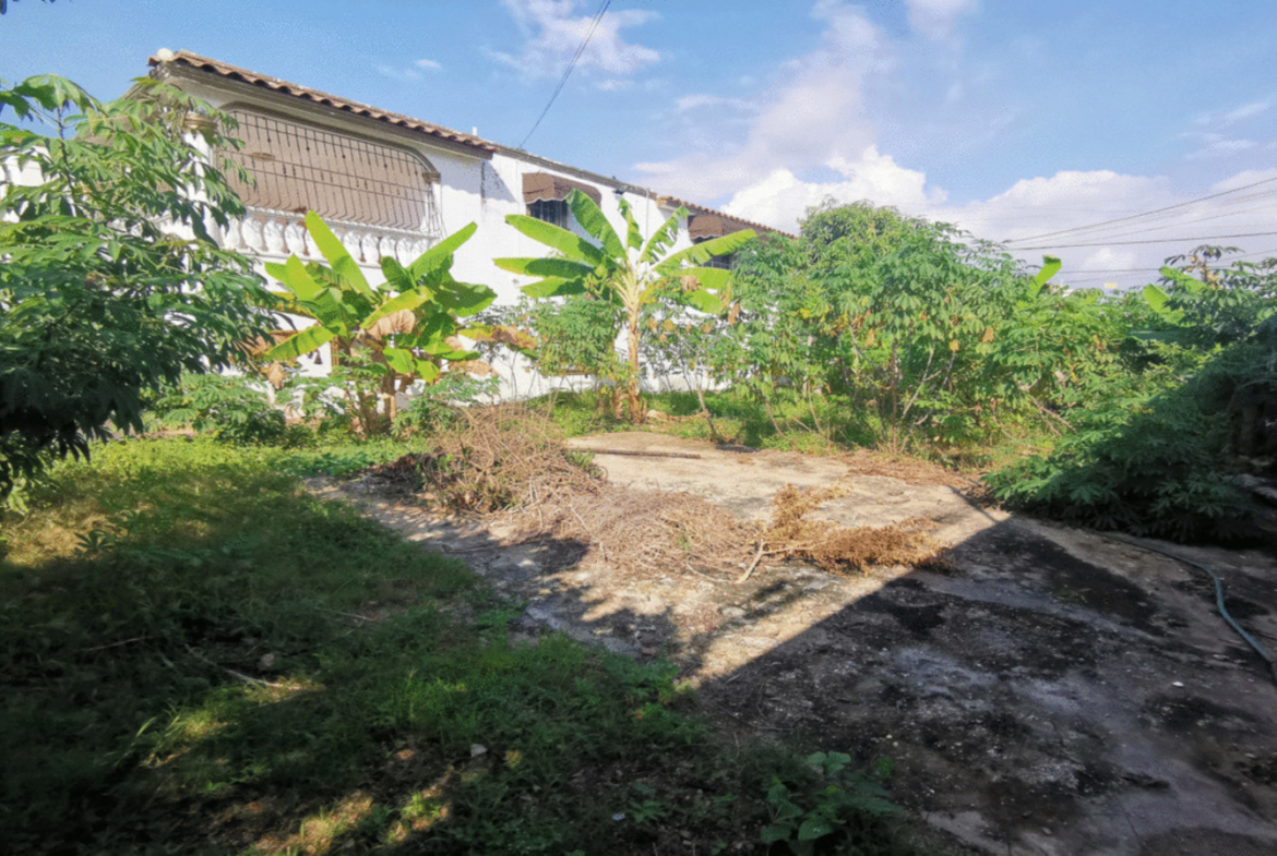 Casa con el patio más grande de Prado Oriental en Santo Domingo Este