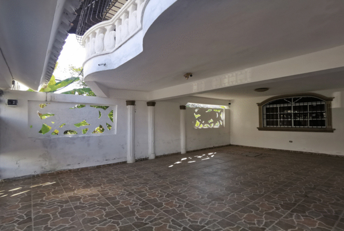 Casa con el patio más grande de Prado Oriental en Santo Domingo Este