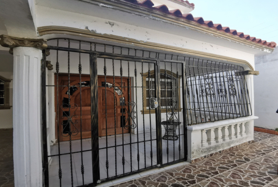 Casa con el patio más grande de Prado Oriental en Santo Domingo Este
