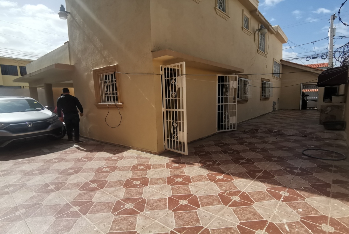 Casa en la Urbanización Italia Sto Dgo Este
