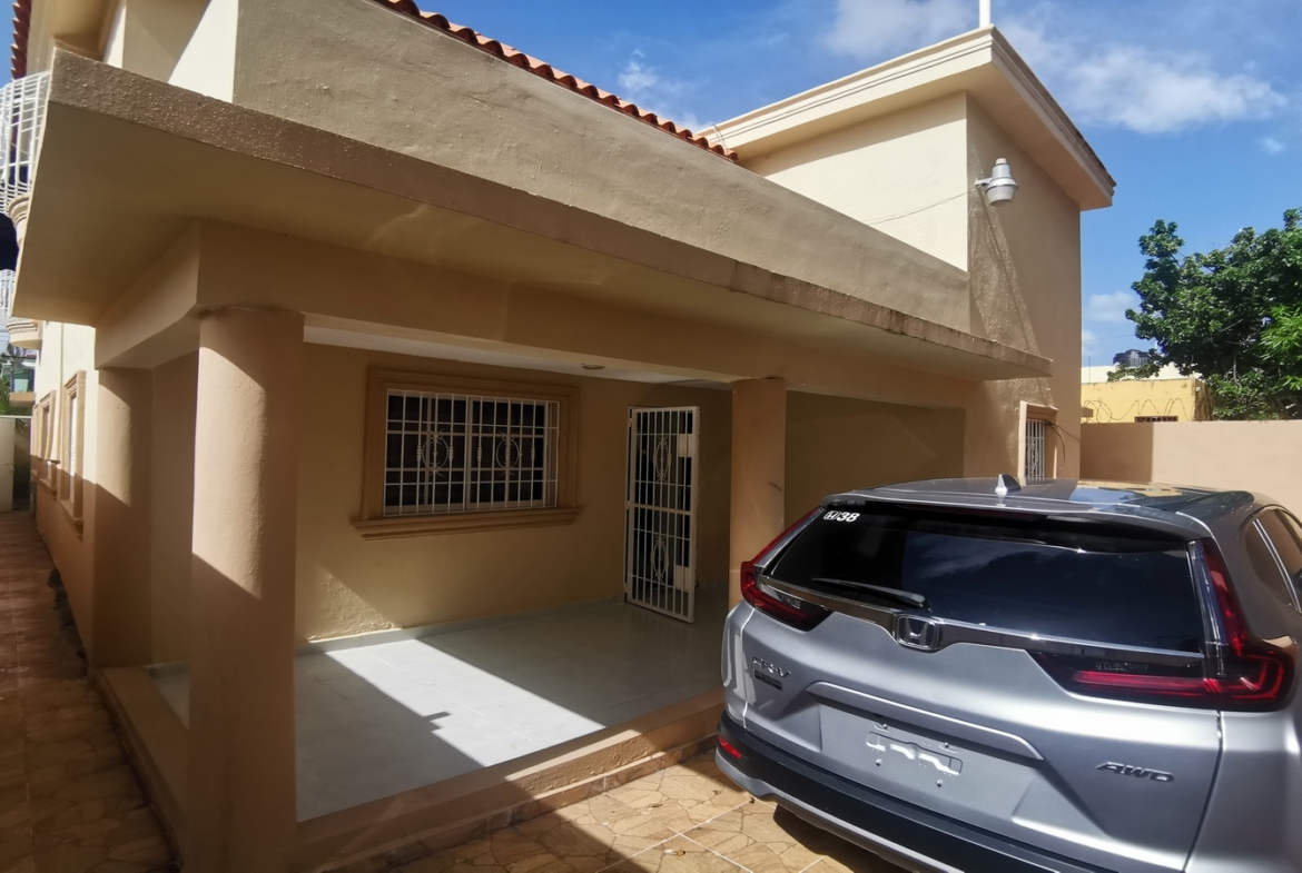 Casa en la Urbanización Italia Sto Dgo Este