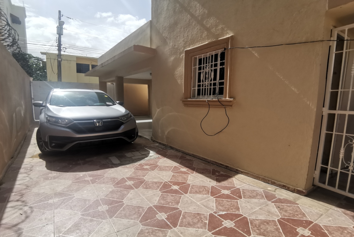 Casa en la Urbanización Italia Sto Dgo Este