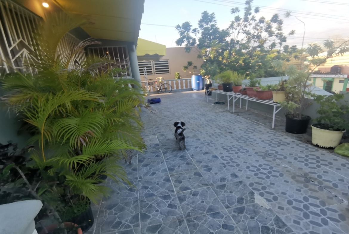 Casa Con Dos Apartamentos en Urbanización Italia
