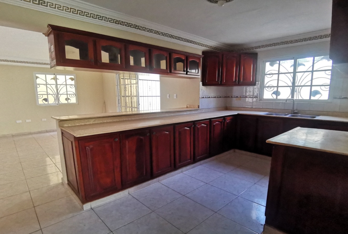 Casa familiar ubicada en Mirador del Este Santo Domingo Este