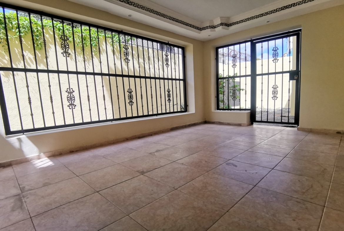 Casa familiar ubicada en Mirador del Este Santo Domingo Este