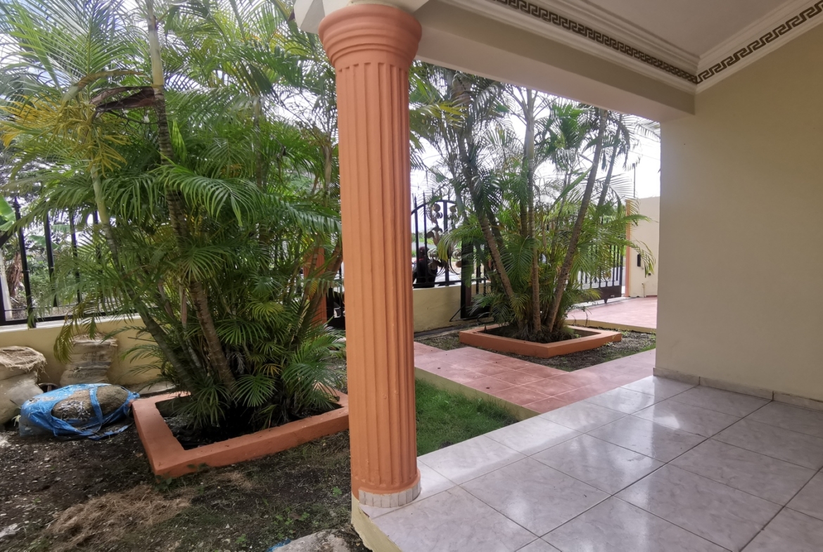 Casa familiar ubicada en Mirador del Este Santo Domingo Este