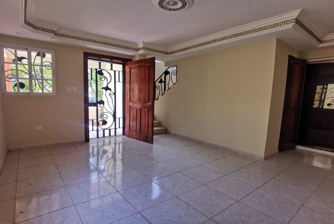 Casa familiar ubicada en Mirador del Este Santo Domingo Este