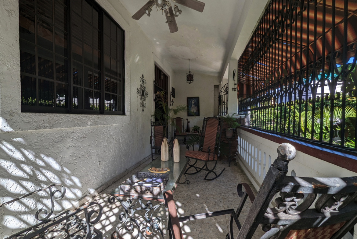 Casa en Gazcue Con Estética Del Siglo Pasado