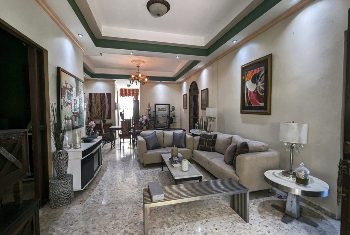 Casa en Gazcue Con Estética Del Siglo Pasado