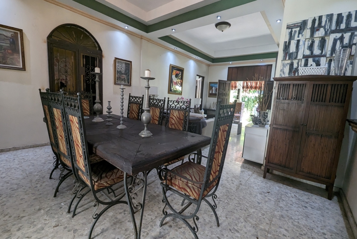 Casa en Gazcue Con Estética Del Siglo Pasado