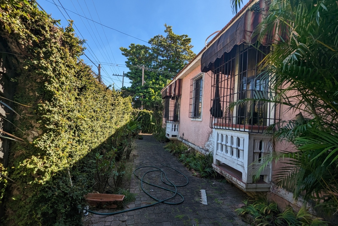 Casa en Gazcue Con Estética Del Siglo Pasado