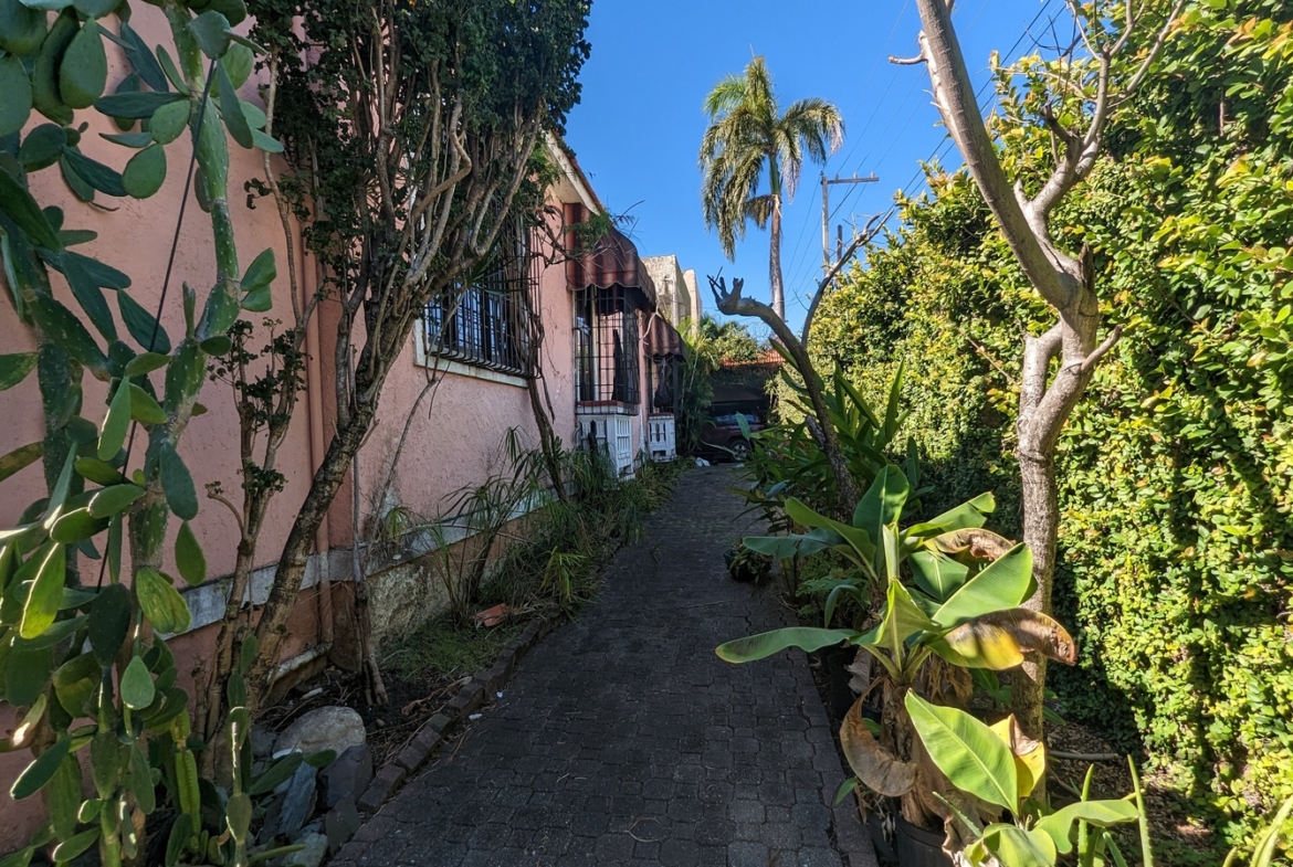 Casa en Gazcue Con Estética Del Siglo Pasado