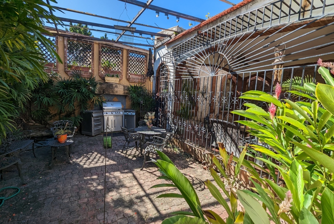 Casa en Gazcue Con Estética Del Siglo Pasado