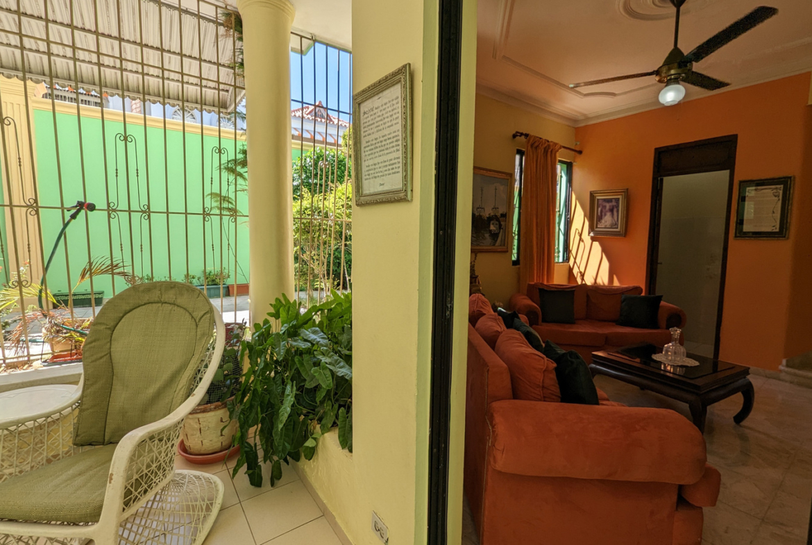 Oportunidad Única: Casa Familiar Los Tres Ojos