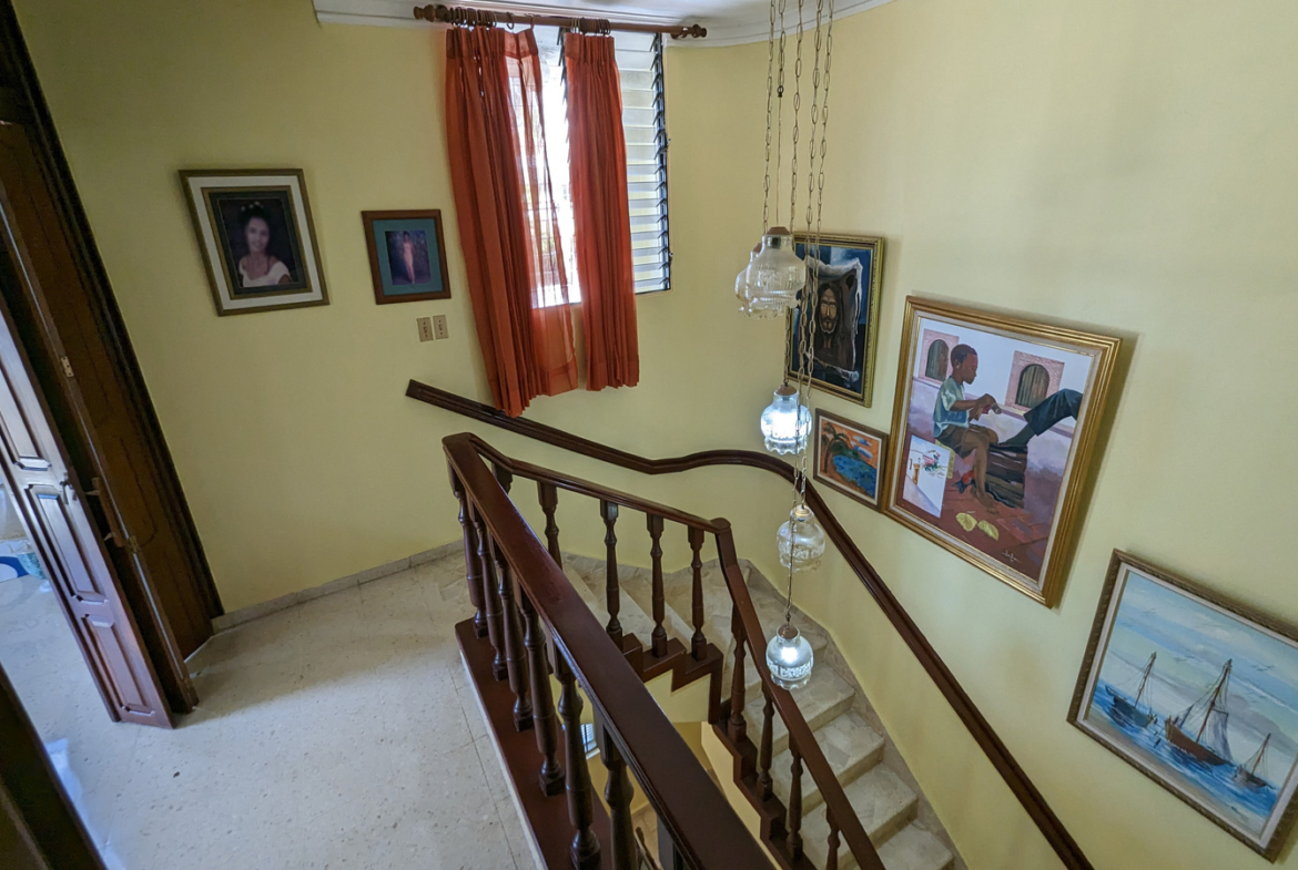Oportunidad Única: Casa Familiar Los Tres Ojos