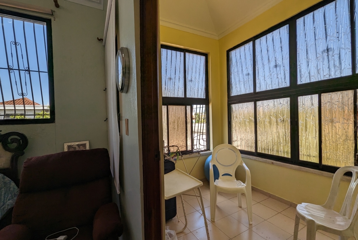 Oportunidad Única: Casa Familiar Los Tres Ojos