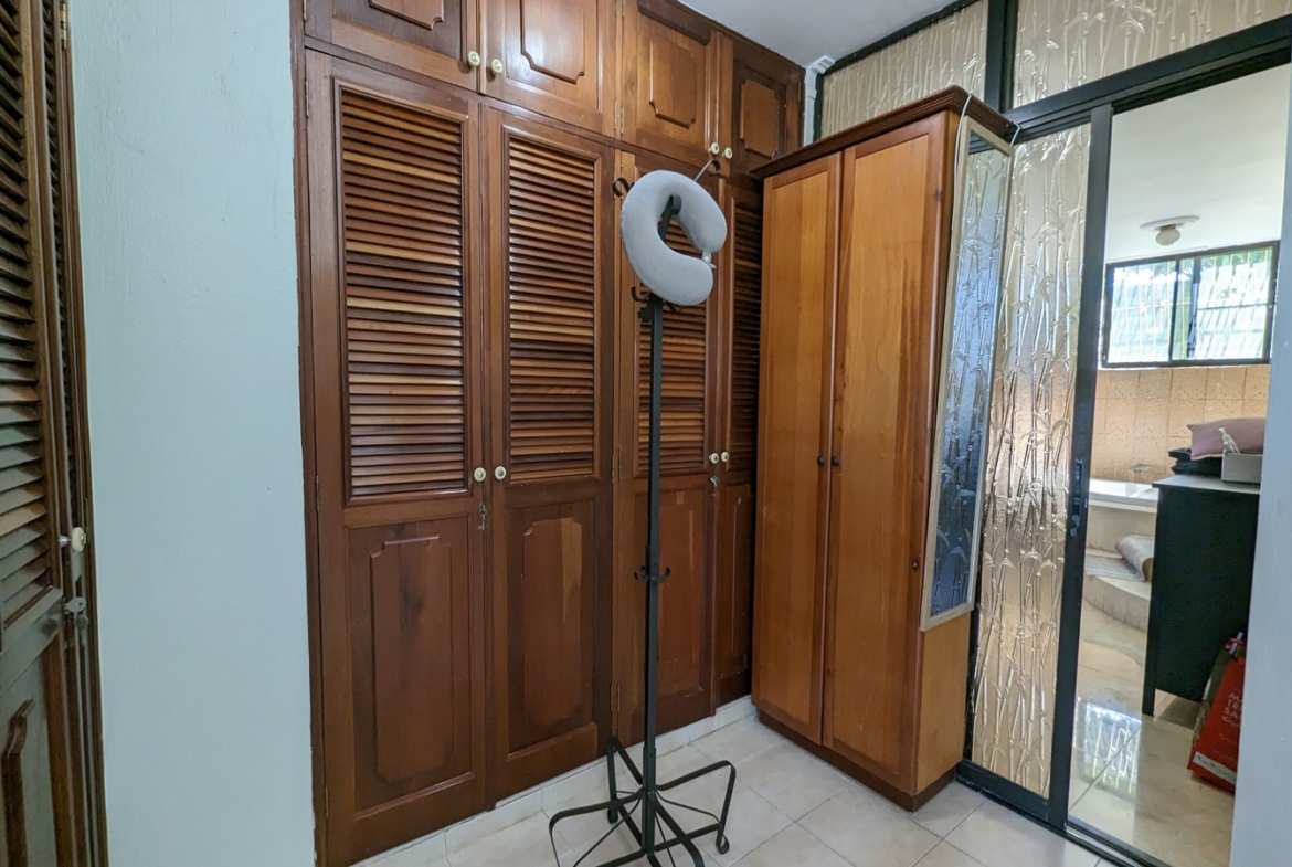 Oportunidad Única: Casa Familiar Los Tres Ojos