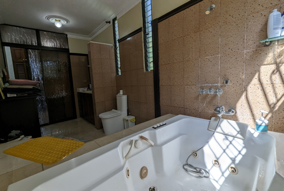Oportunidad Única: Casa Familiar Los Tres Ojos