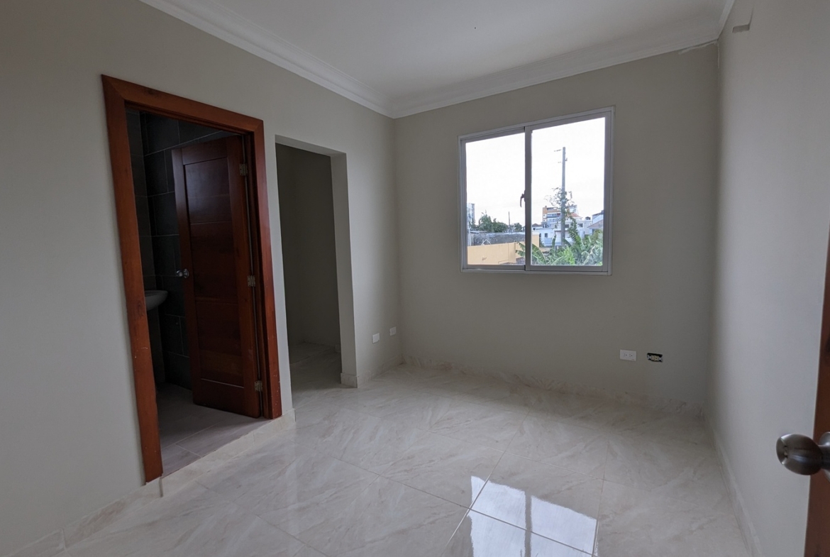 Casa con Terraza y Patio Grande en Prado Oriental