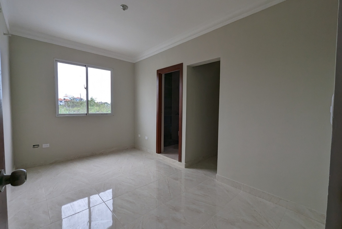 Casa con Terraza y Patio Grande en Prado Oriental