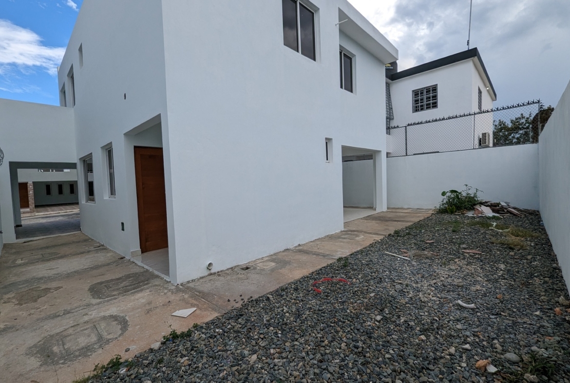 Casa con Terraza y Patio Grande en Prado Oriental