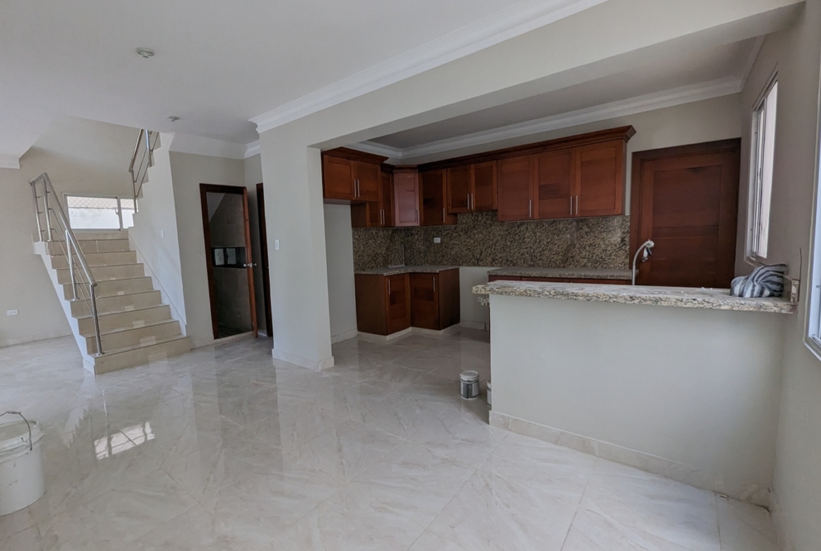 Casa con Terraza y Patio Grande en Prado Oriental