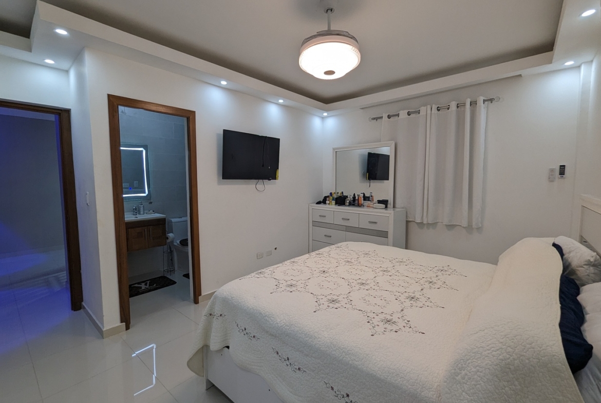 Penhouse en Amanda II; Completamente Amueblado y NEGOCIABLE