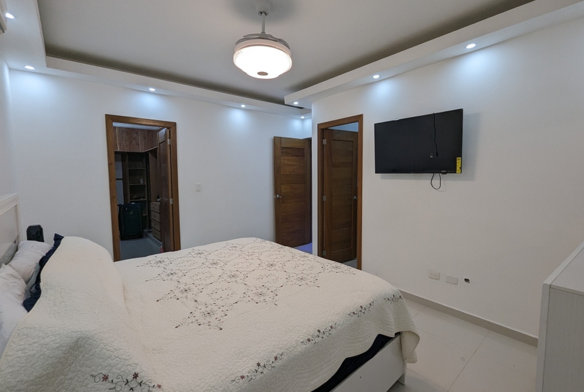 Penhouse en Amanda II; Completamente Amueblado y NEGOCIABLE