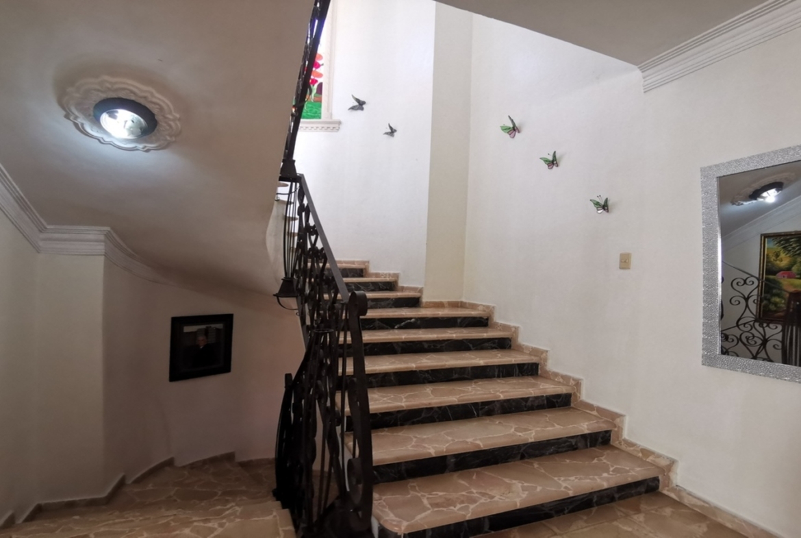 Casa Clásica “Negociable” en Mejor Calle de  Los Corales del Sur