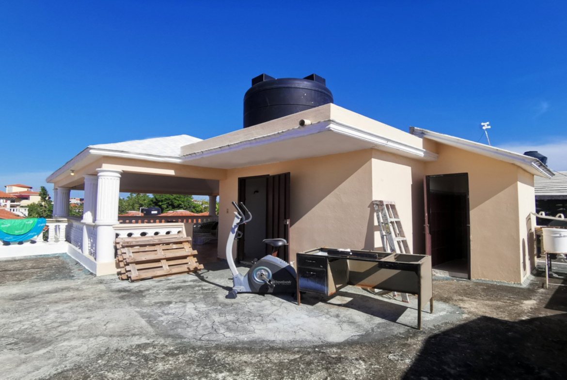 Casa Clásica “Negociable” en Mejor Calle de  Los Corales del Sur