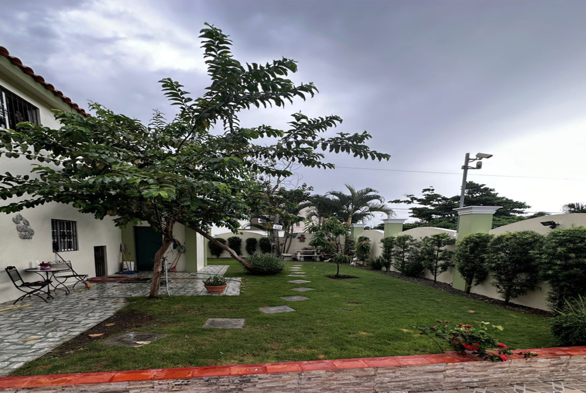 ¡Bienvenidos a esta imponente Casa Familiar en Higuey