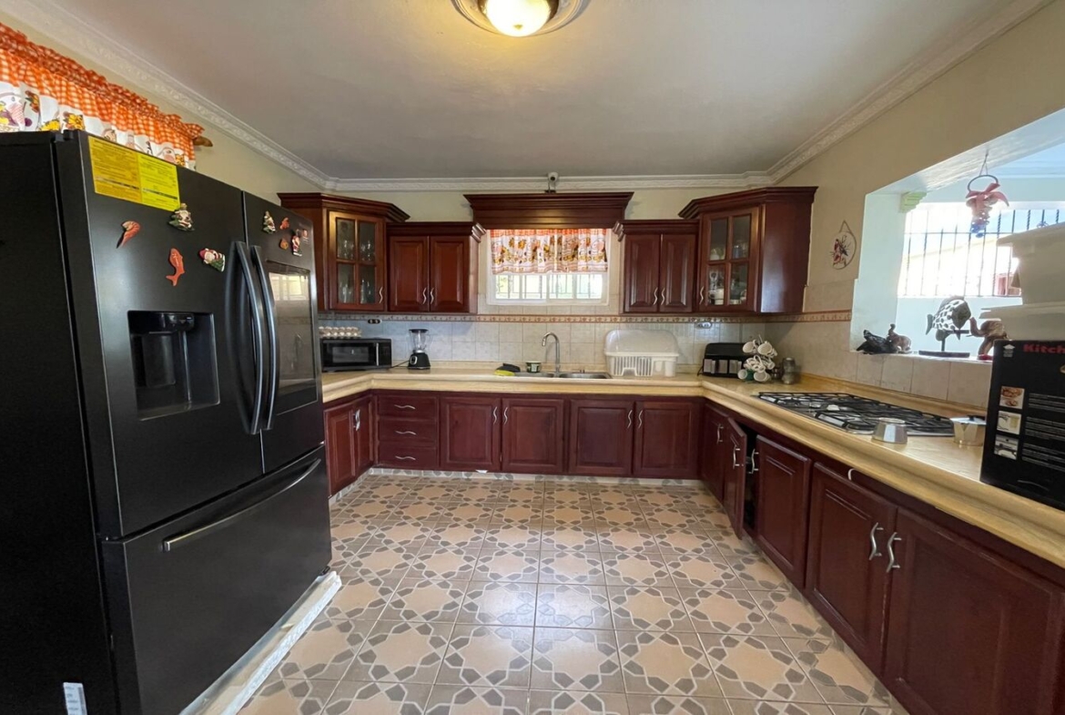 ¡Bienvenidos a esta imponente Casa Familiar en Higuey