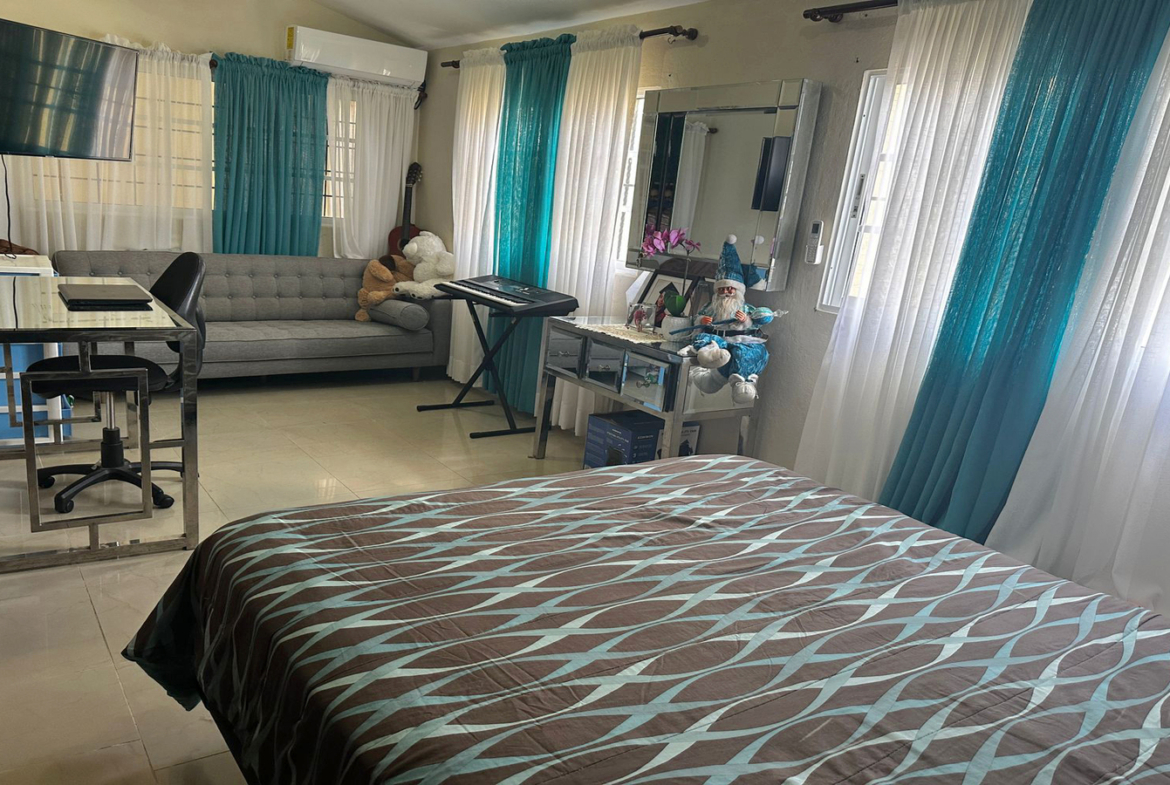 ¡Bienvenidos a esta imponente Casa Familiar en Higuey