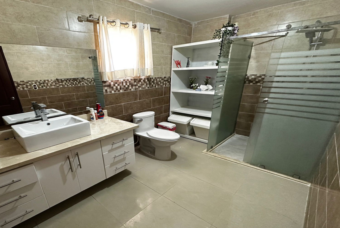 ¡Bienvenidos a esta imponente Casa Familiar en Higuey