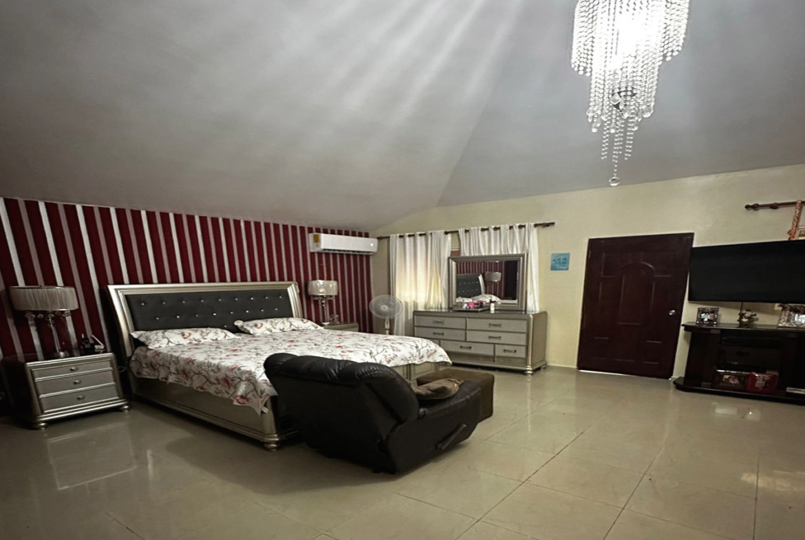 ¡Bienvenidos a esta imponente Casa Familiar en Higuey
