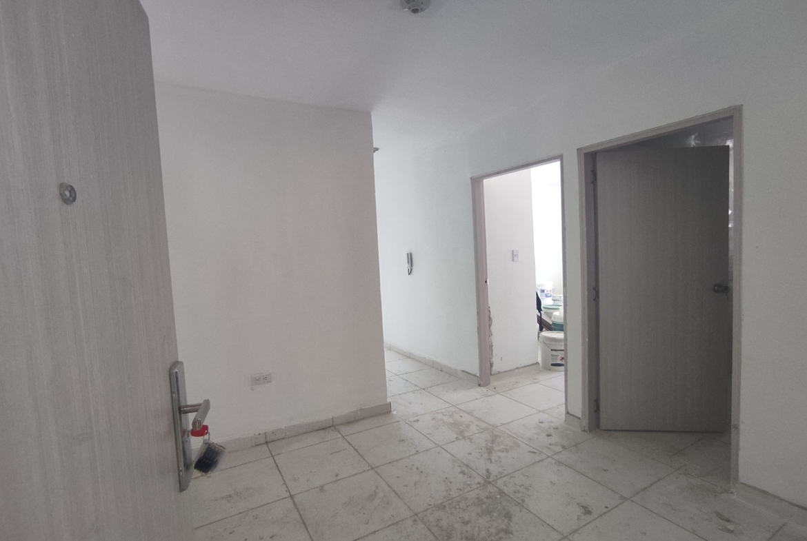 Apartamento 1er Piso con Patio en Los 3 Ojos