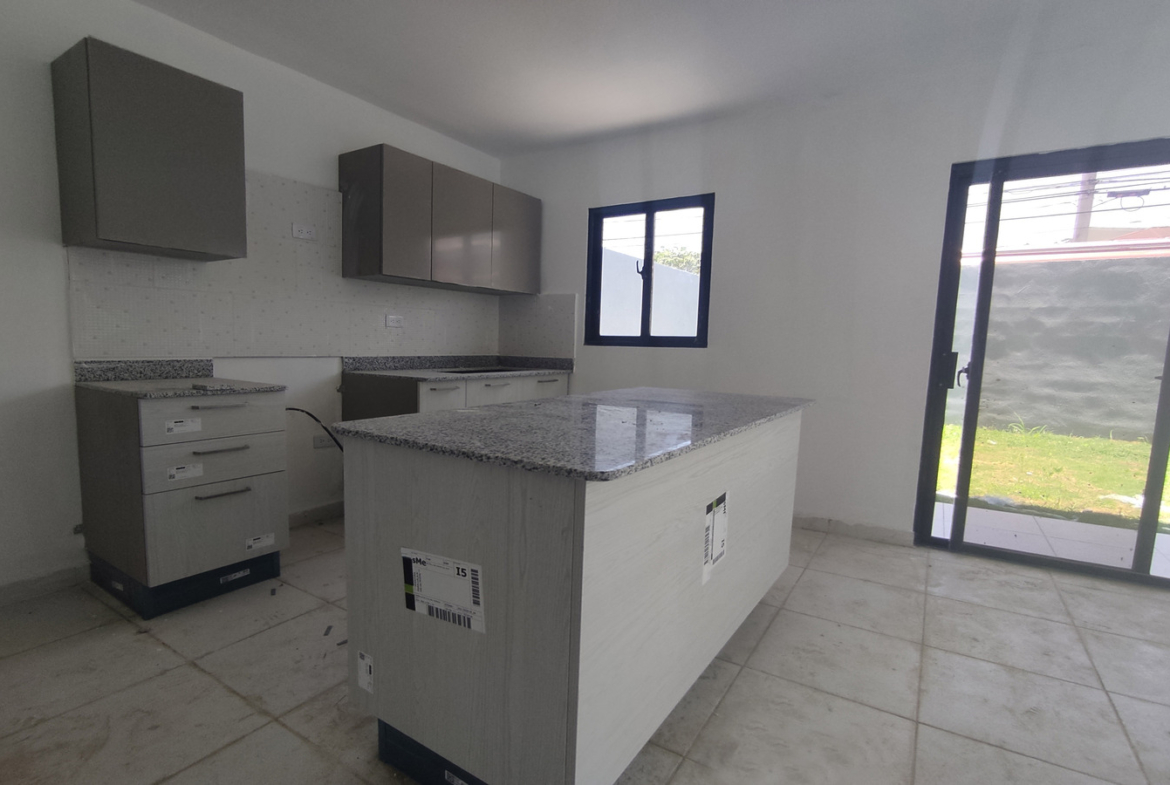 Apartamento 1er Piso con Patio en Los 3 Ojos