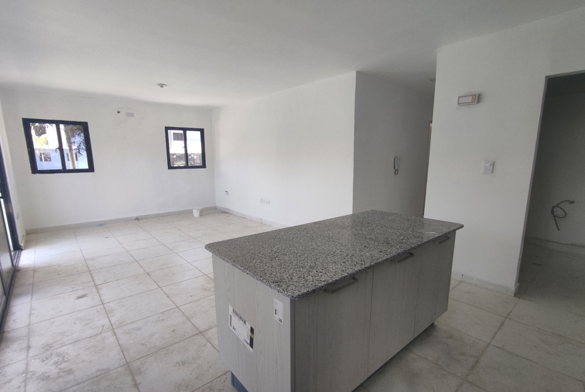 Apartamento 1er Piso con Patio en Los 3 Ojos