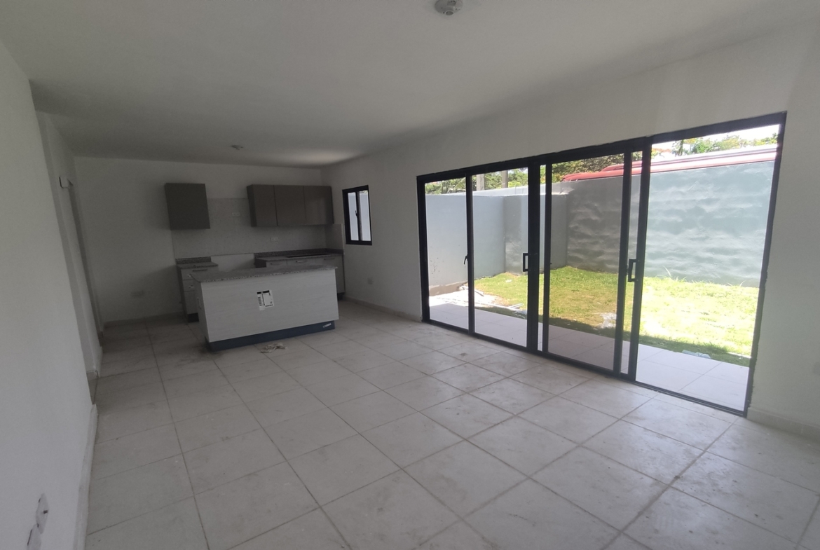 Apartamento 1er Piso con Patio en Los 3 Ojos