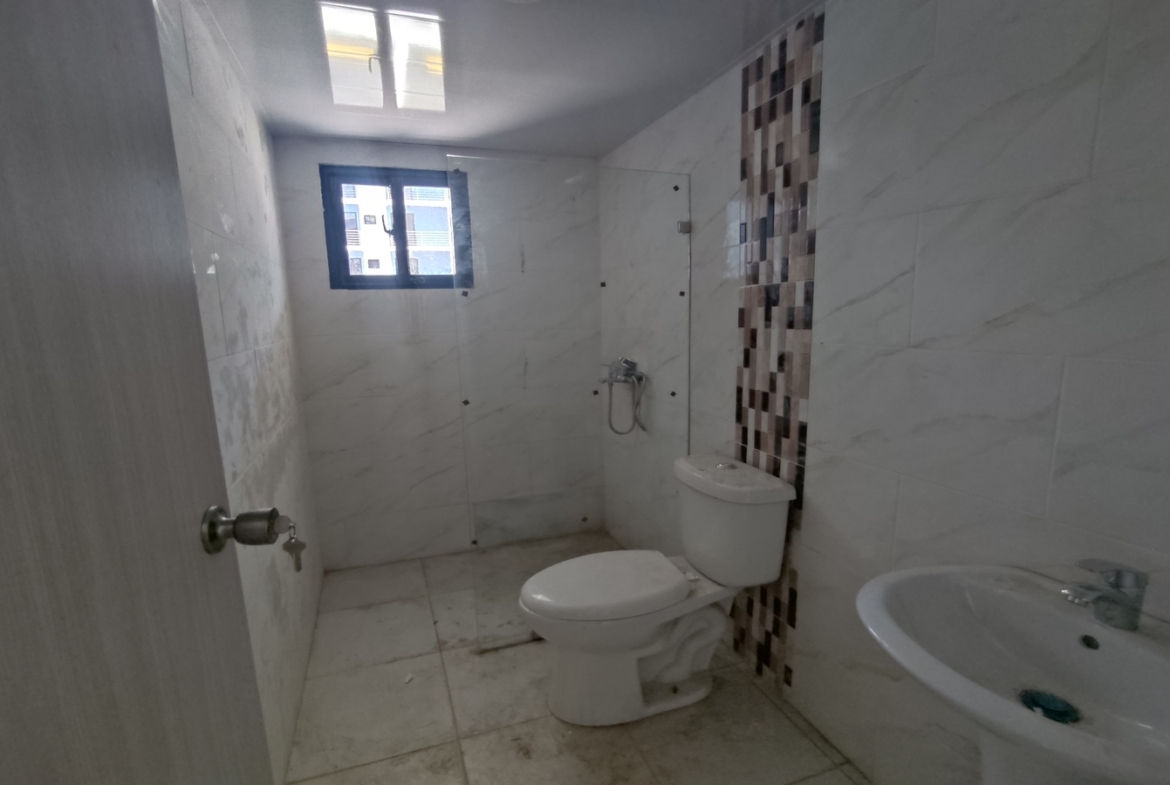 Apartamento 1er Piso con Patio en Los 3 Ojos