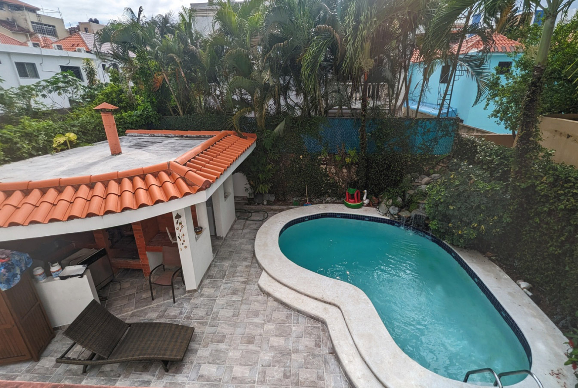 Casa de 3 Niveles con Piscina en Los Corales del Sur OPORTUNIDAD REBAJADA